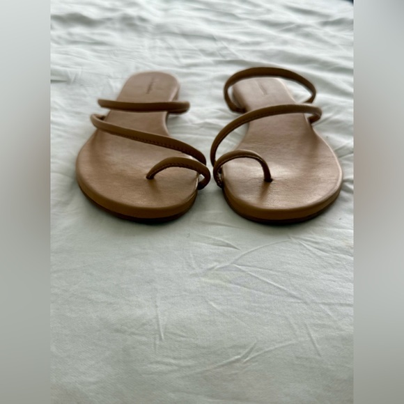 Reformation Buff Tan LudoToe Ring Strappy Flat Sandals Flip Flops Shoes - Picture 8 of 14